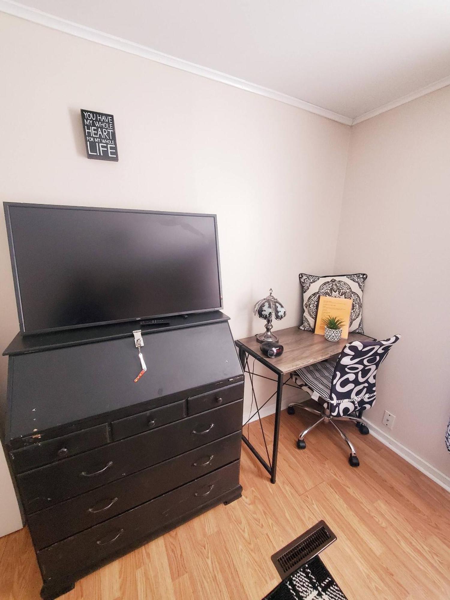 Room In Guest Room - Black-White Rm By Yale U New Haven Zewnętrze zdjęcie